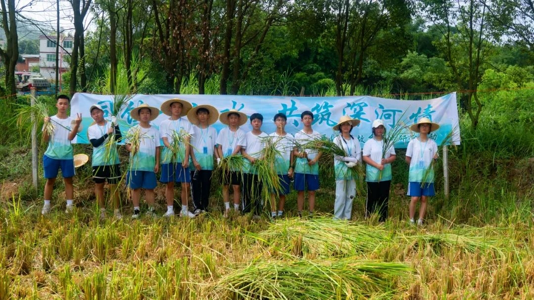 徒步沙漠、“邂逅”极光、感受非遗……一起解锁坪山师生的专“暑”精彩 - 14