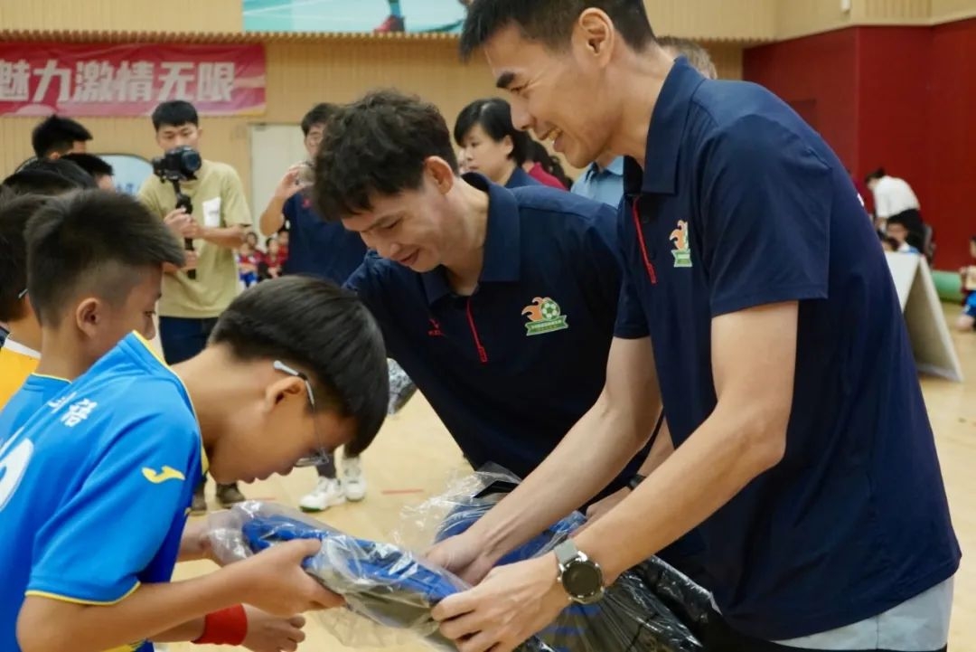 深圳街超“百县千镇万村”公益巡回赛 校园行——走进坪山外国语学校 - 